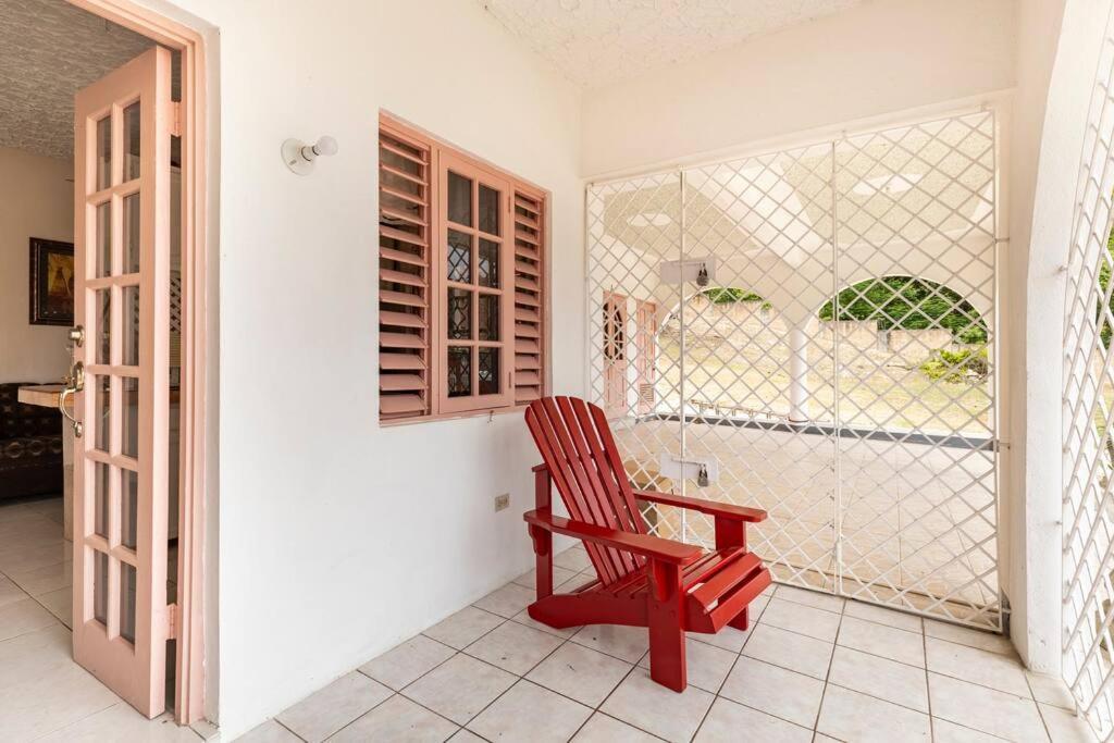 אוצ'ו ריוס Shaw Park Gem Apt 12A מראה חיצוני תמונה